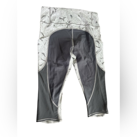 Athleta Colorblock Up For Anything Leaf Print Leggings Gray White Size Medium - Picture 7 of 7